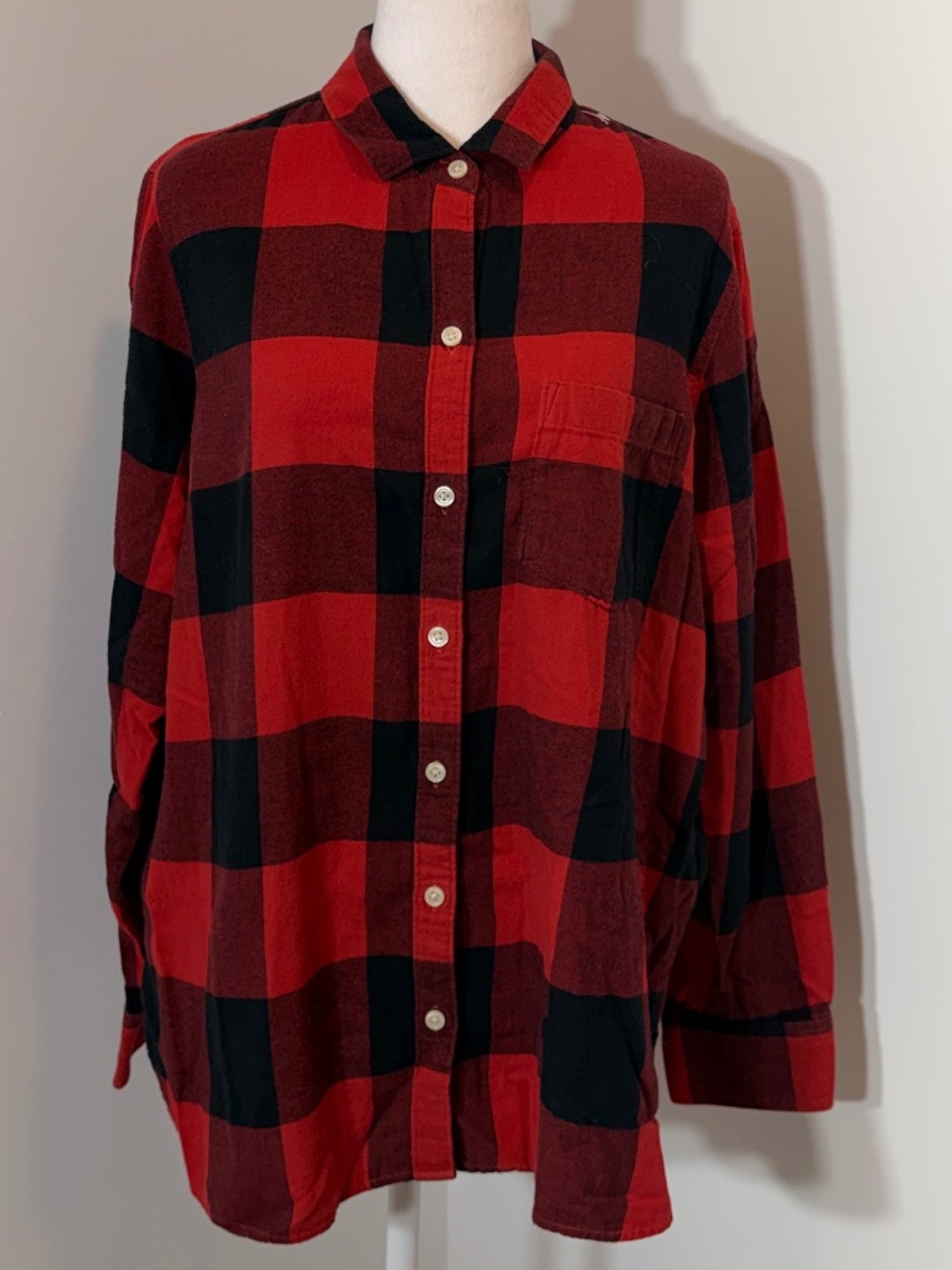 EUC Old Navy Women’s Red & Black Classic Plaid Flannel Size XL